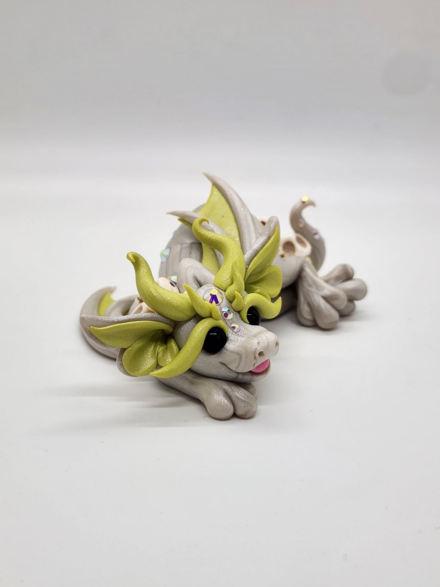 "Lehata" white and green skull dragon sculpture