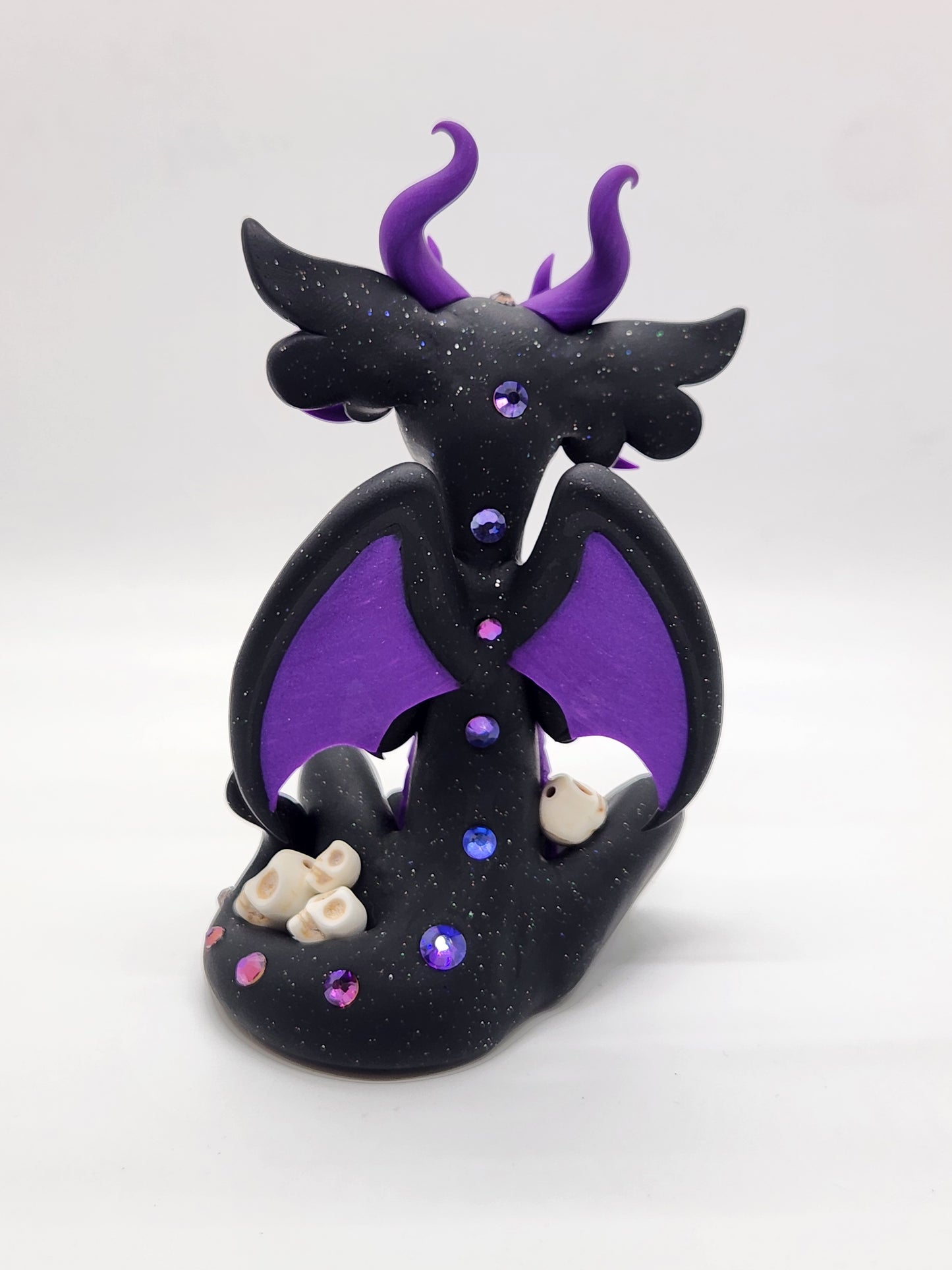 "Lebka" black and purple skulls dragon sculpture