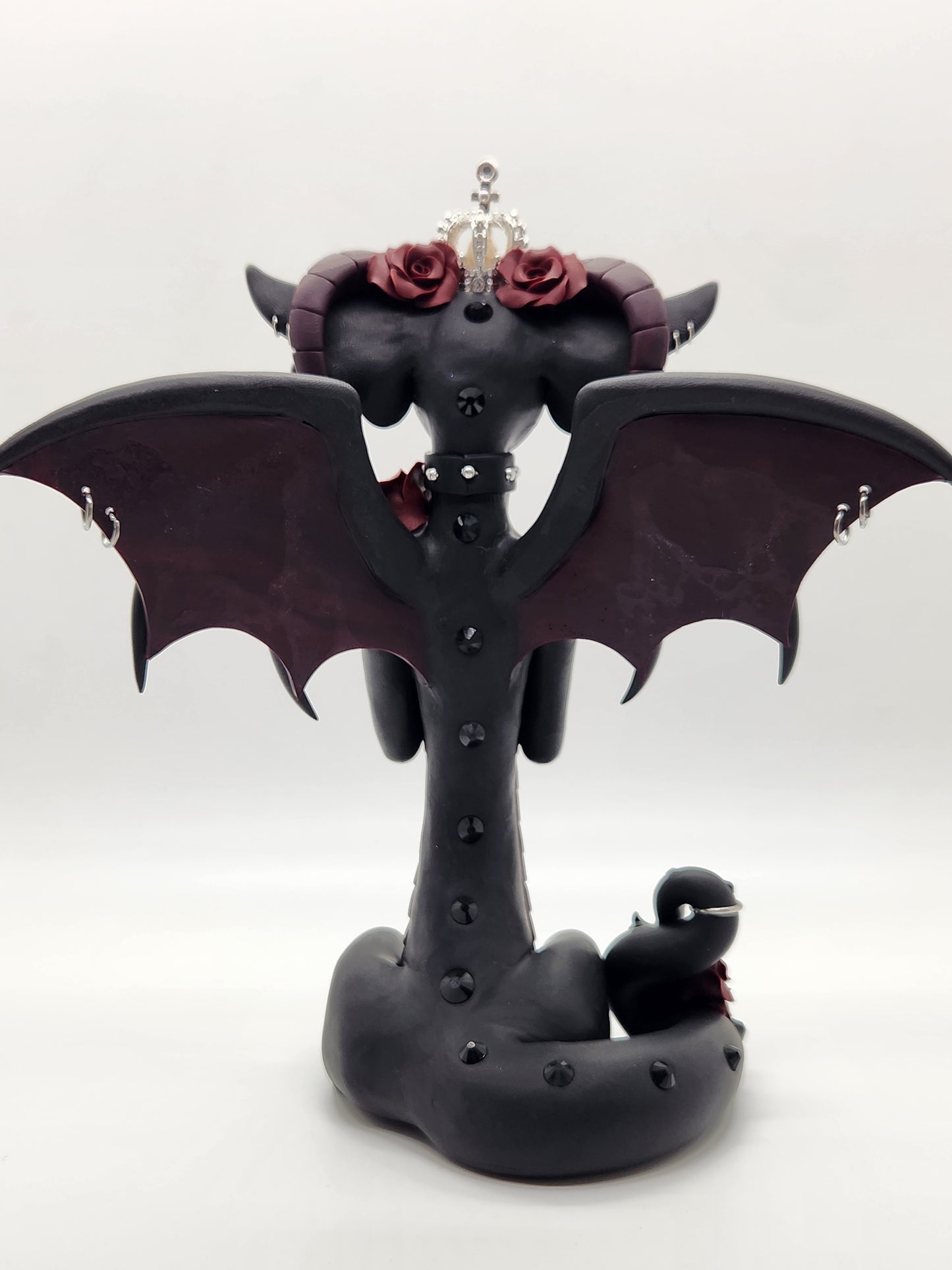 "Hotyka" black and red dragon sculpture