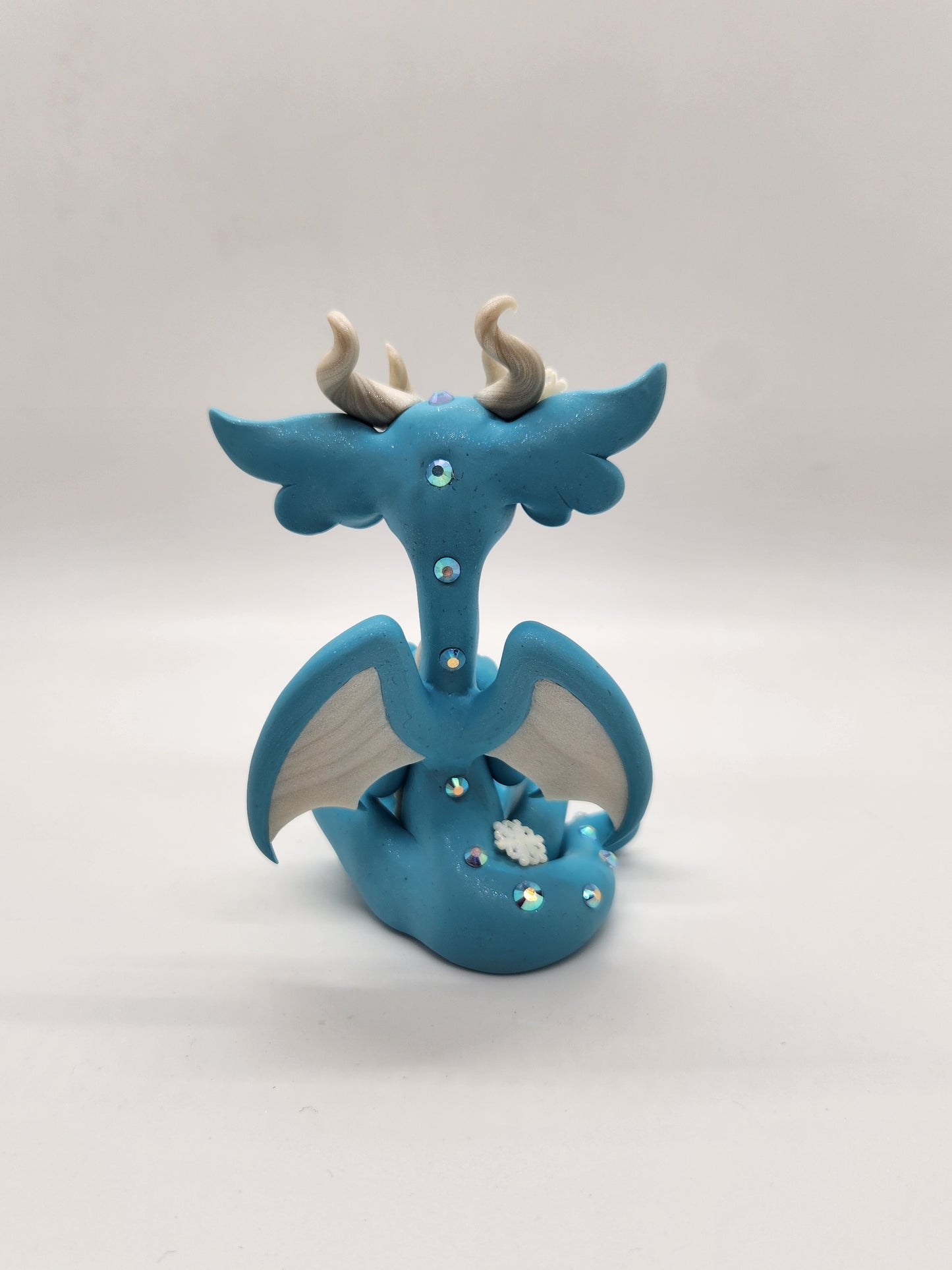 "Borra" blue snow dragon sculpture