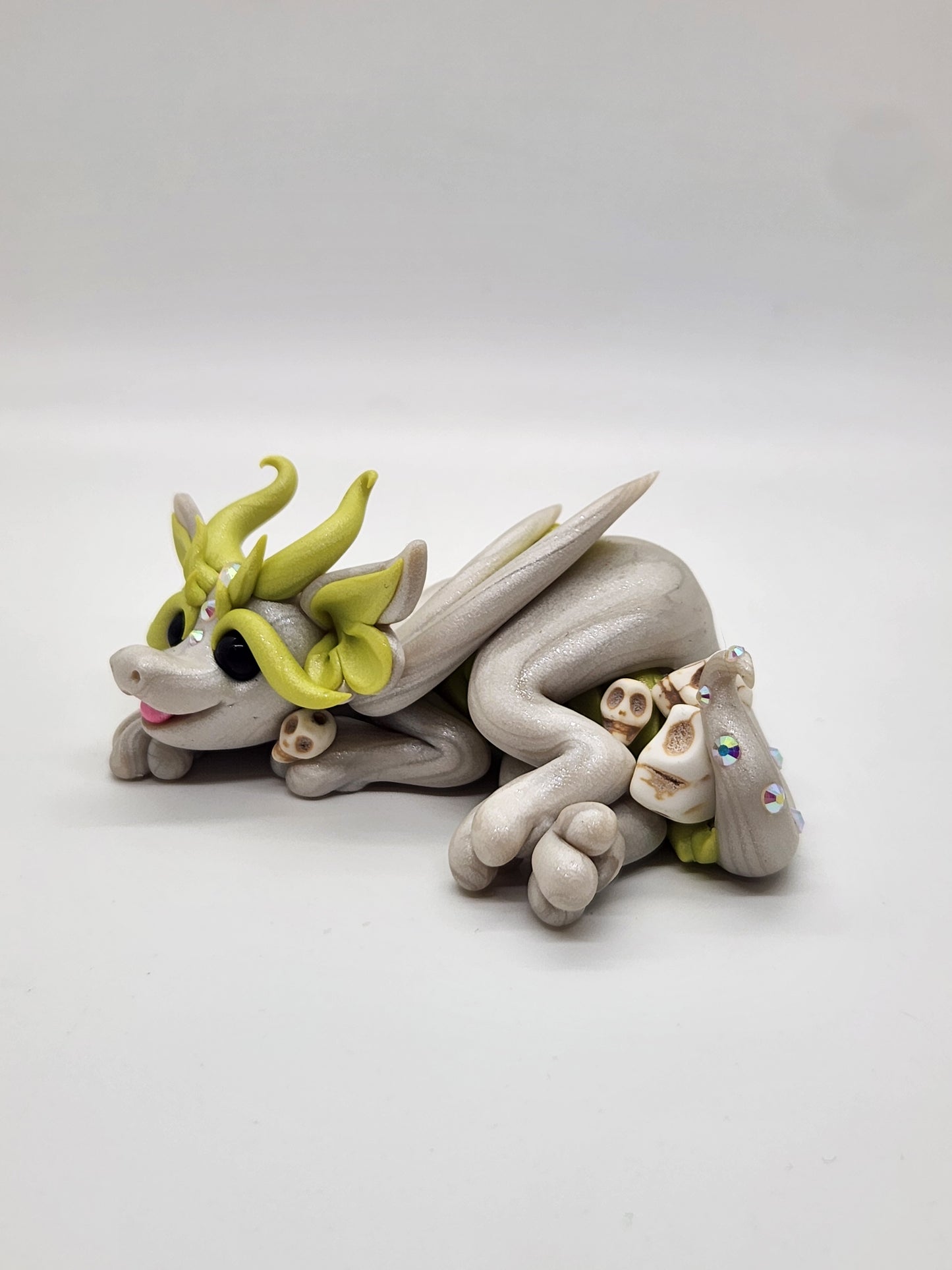 "Lehata" white and green skull dragon sculpture