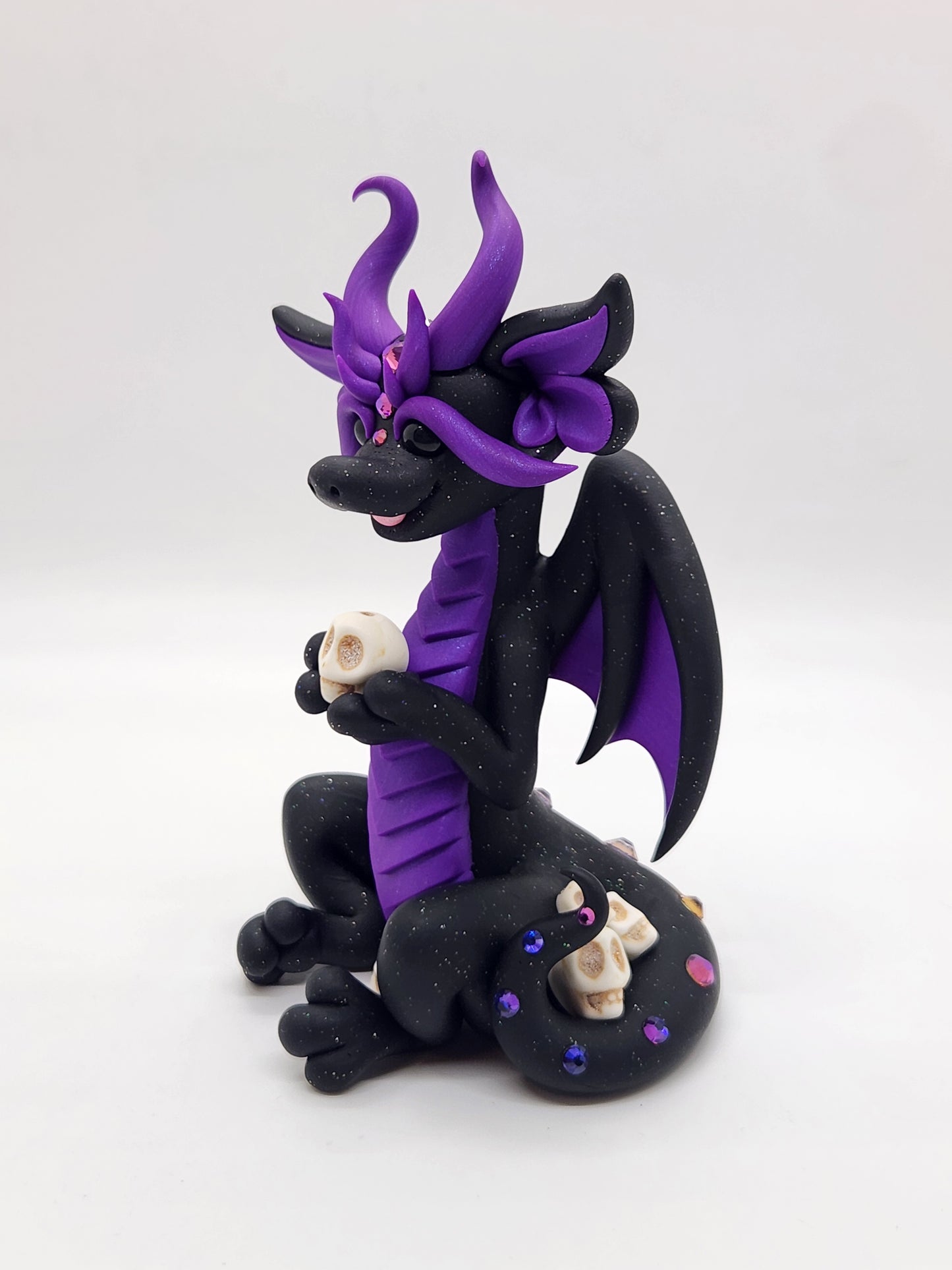 "Lebka" black and purple skulls dragon sculpture
