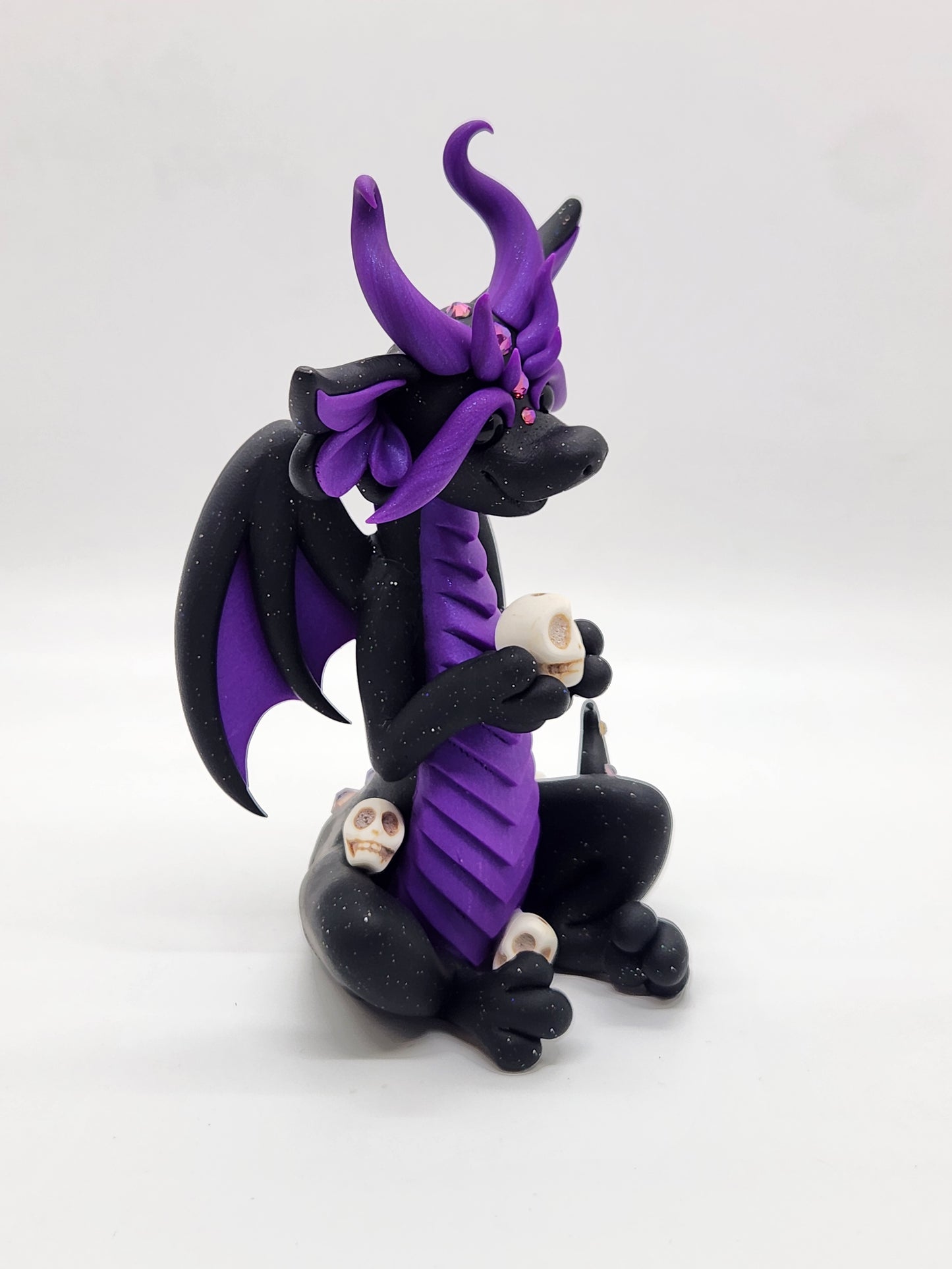 "Lebka" black and purple skulls dragon sculpture