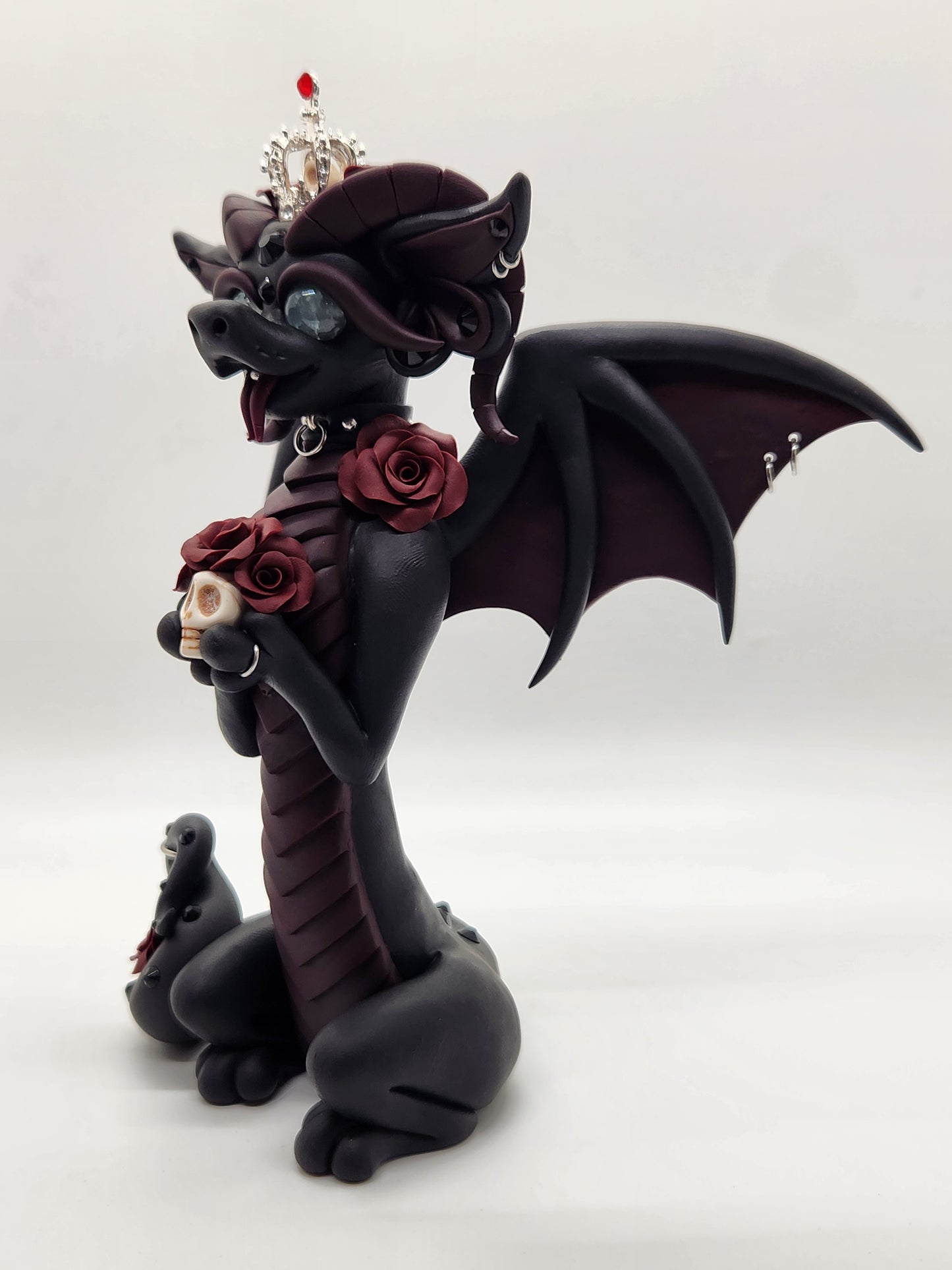 "Hotyka" black and red dragon sculpture