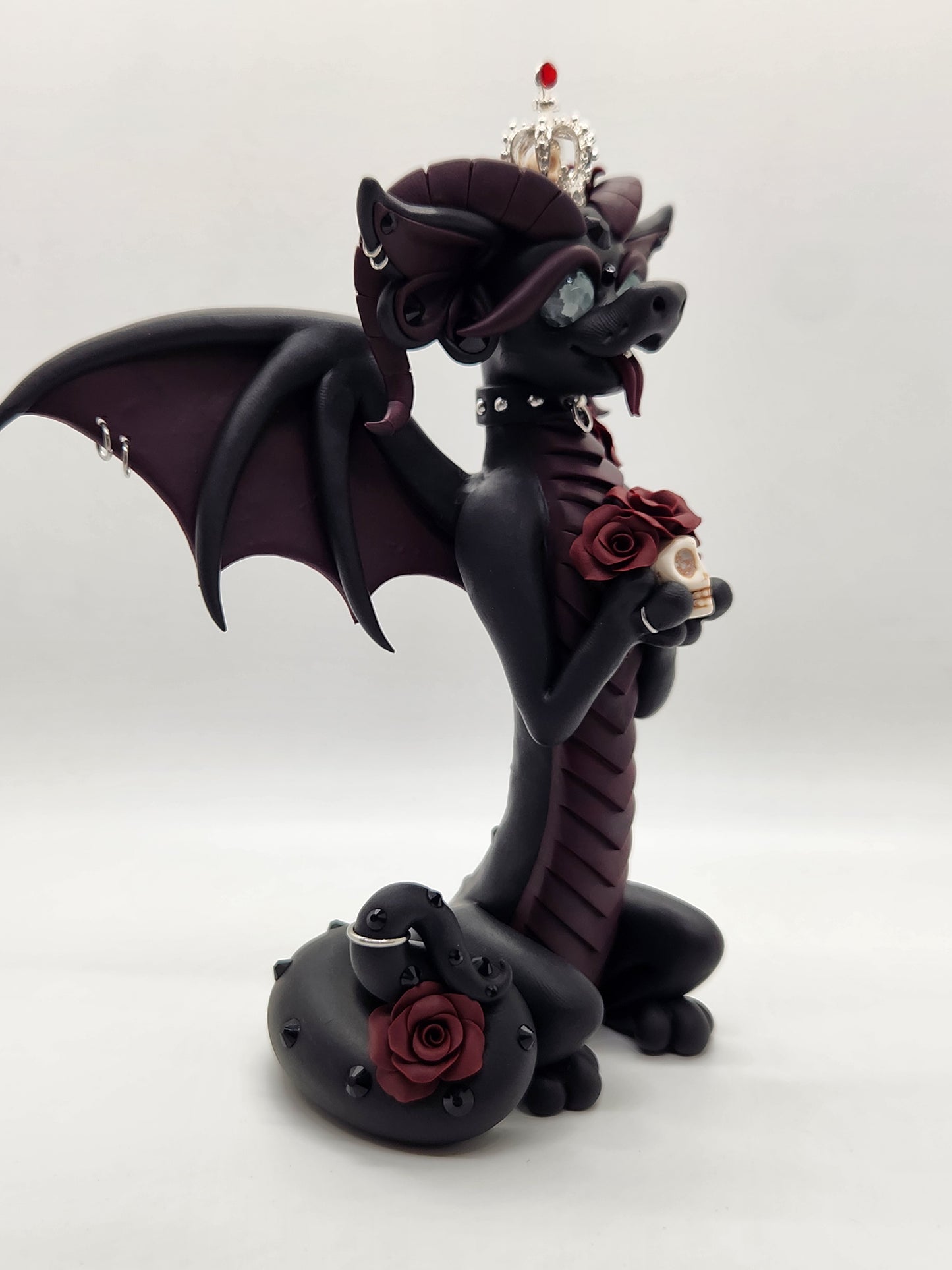"Hotyka" black and red dragon sculpture