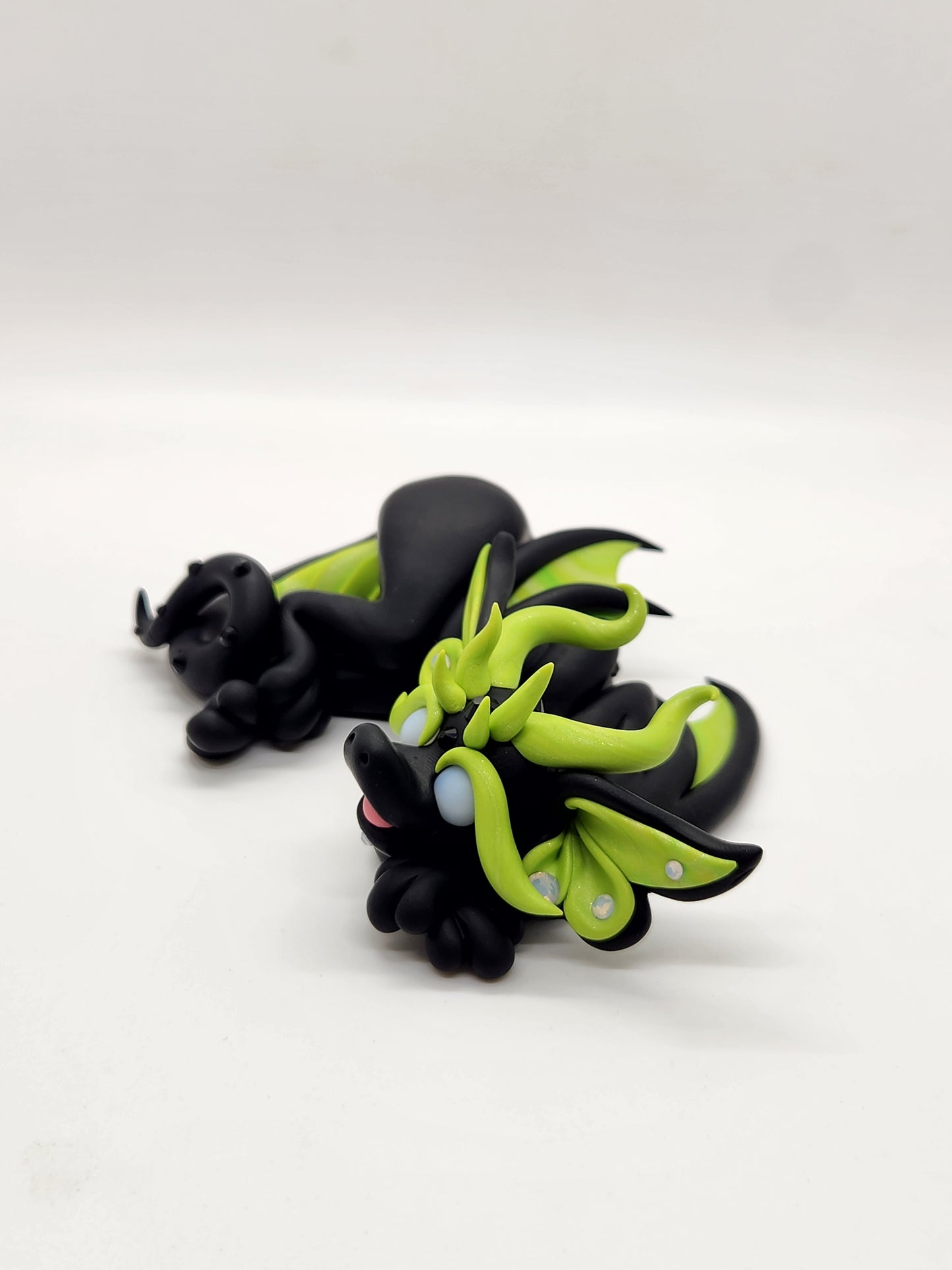 "Valkostur" black and green dragon sculpture