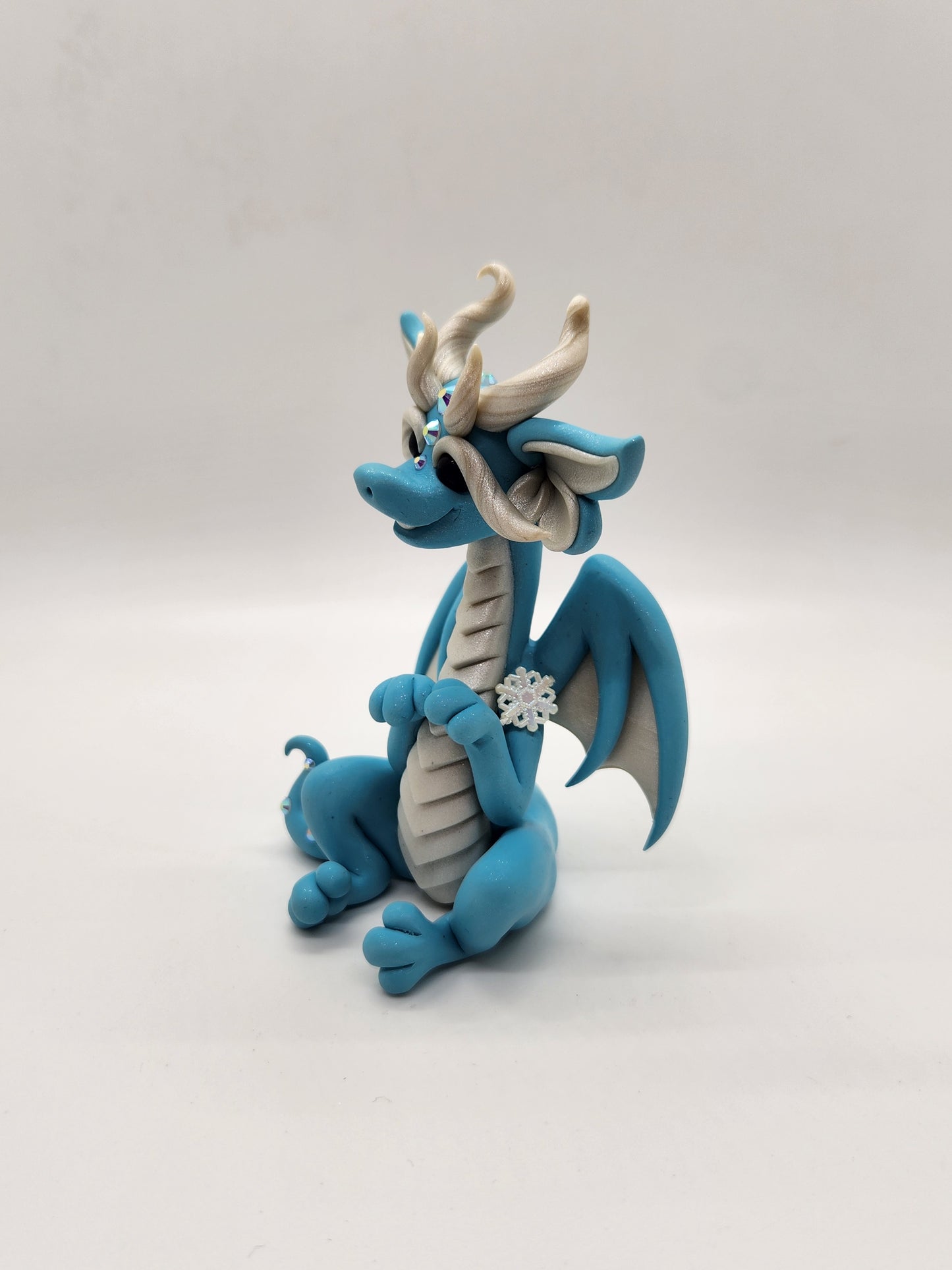 "Borra" blue snow dragon sculpture
