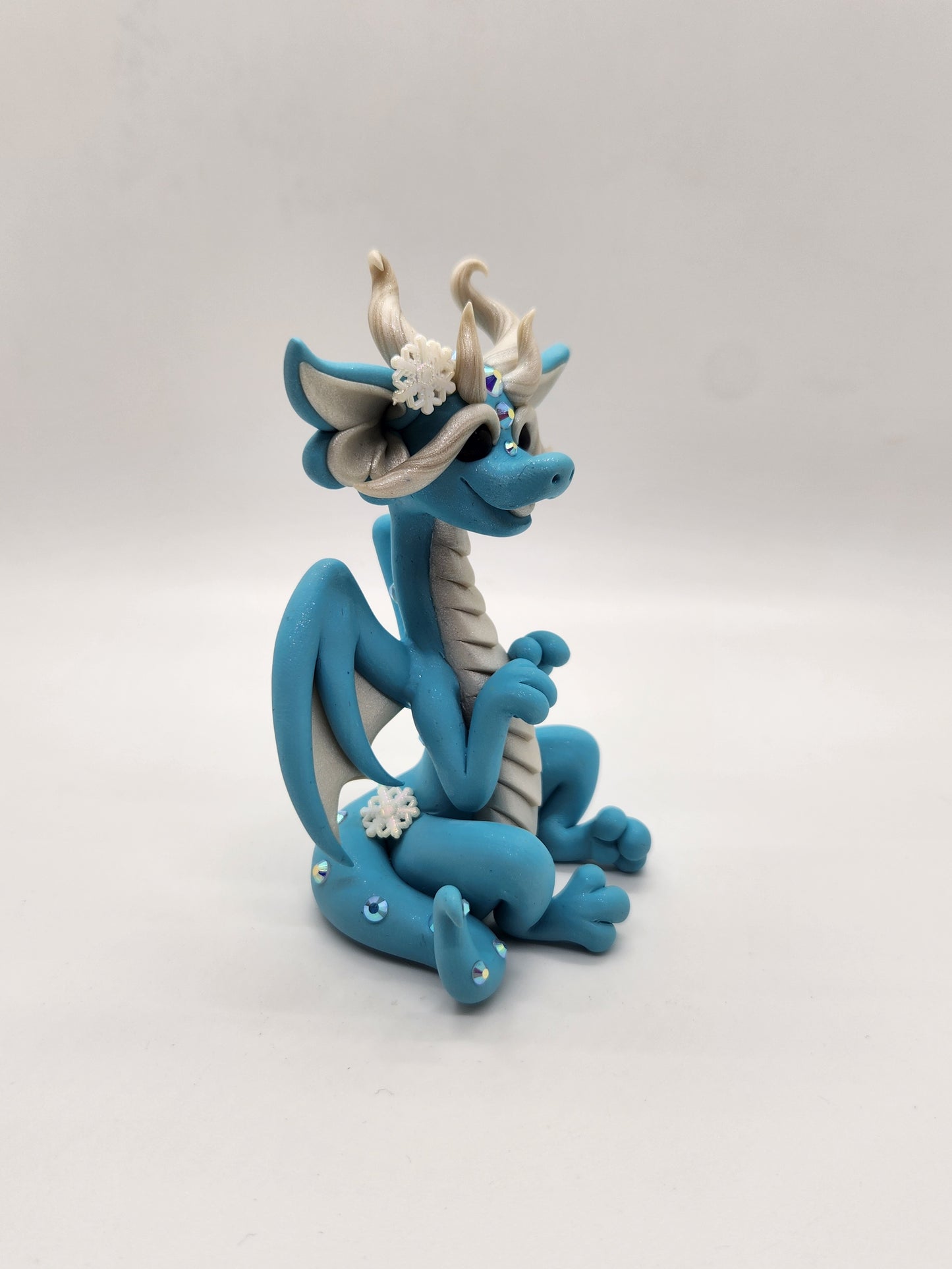"Borra" blue snow dragon sculpture